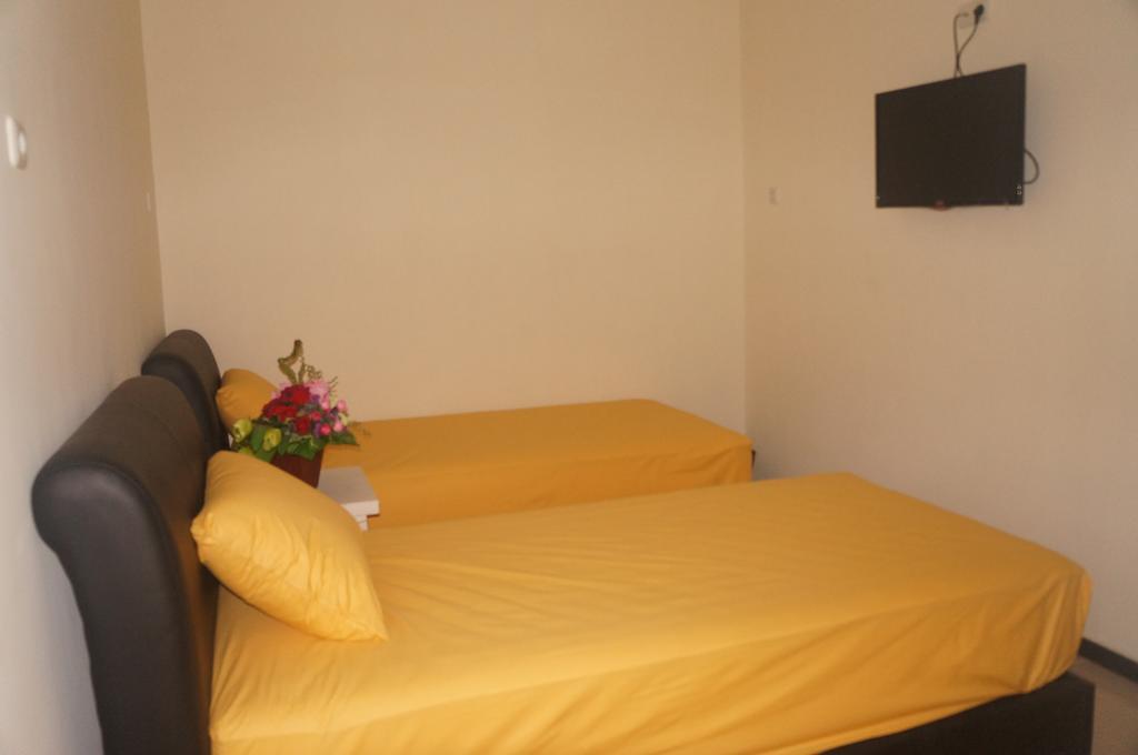 Budget Guest House Tunas Mandiri Jaya Malang Phòng bức ảnh